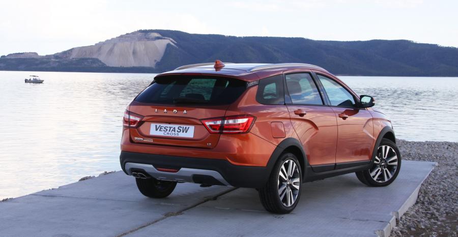  Lada Vesta SW Cross 2017 года  (фото 2 из 48)